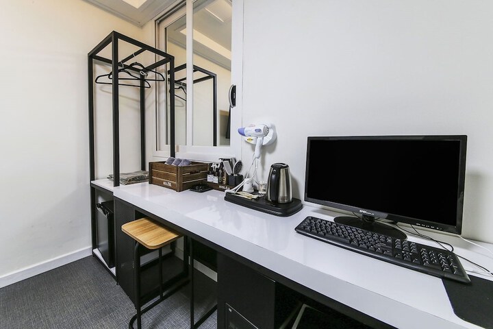 Room 21 of 28