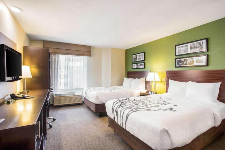 Standard Room, King or Two Doubles (3 of 7)