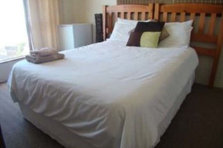 Room 3 of 8