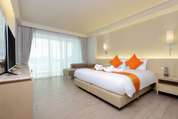 Room 33 of 108