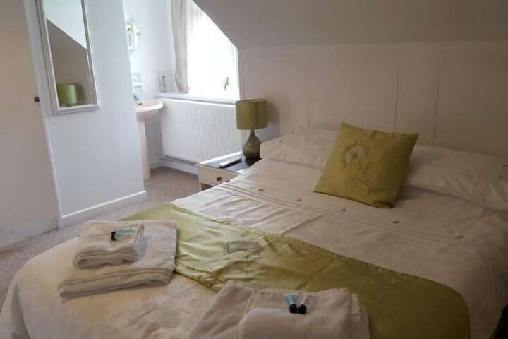 Room 11 of 27