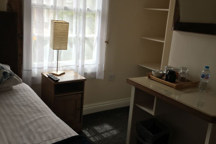 Room 7 of 28