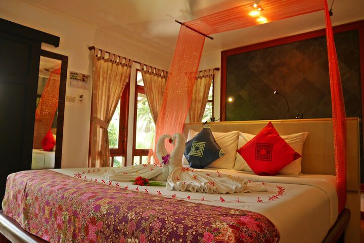 Room 26 of 153