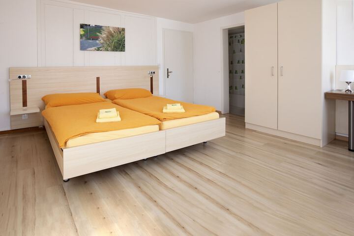 Room 8 of 35