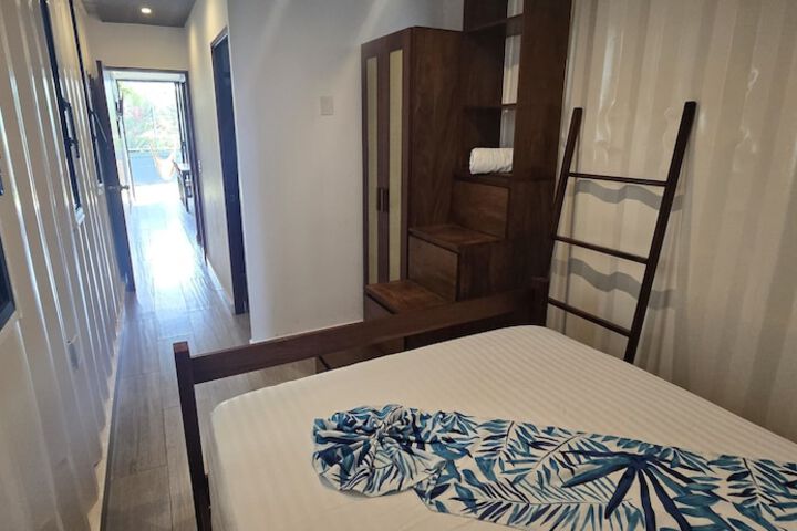 Room 5 of 23