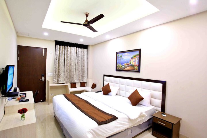 Room 33 of 60