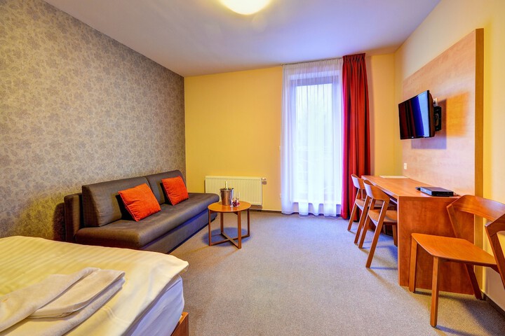 Room 6 of 70