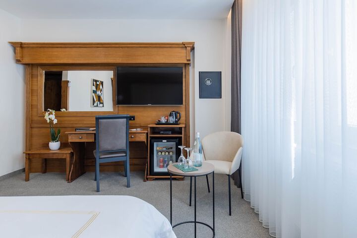 Room 10 of 85