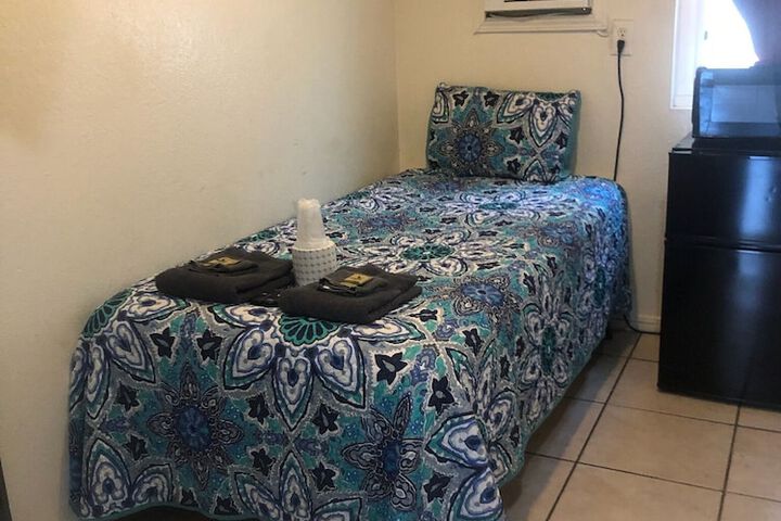 Room 13 of 21