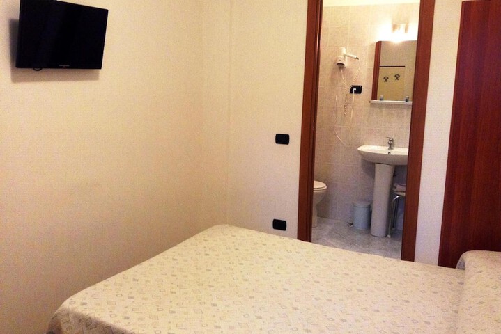 Room 19 of 35