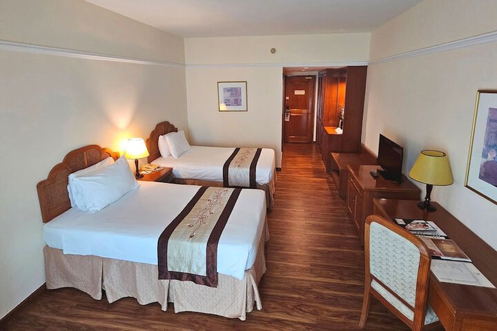 Room 12 of 82