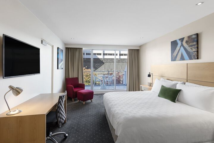 Room 12 of 114