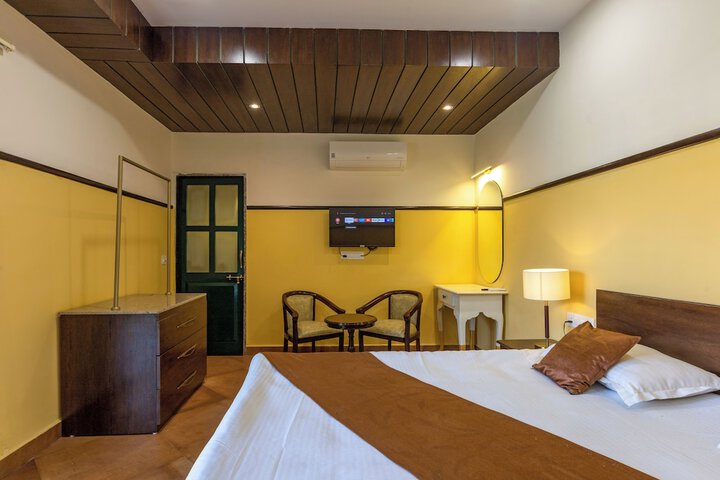 Room 5 of 18