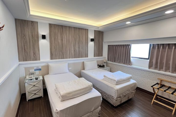Room 11 of 26