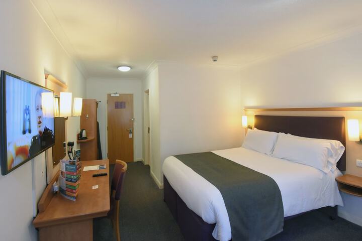 Room 3 of 27