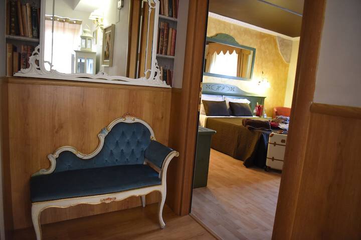 Room 46 of 100