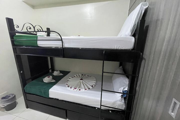 Room 27 of 216