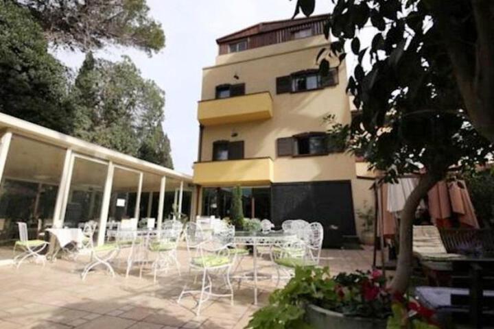Villa Carmel Boutique Hotel