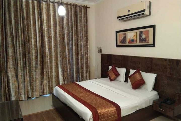 Room 2 of 11