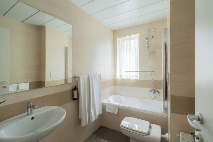 Room 33 of 50