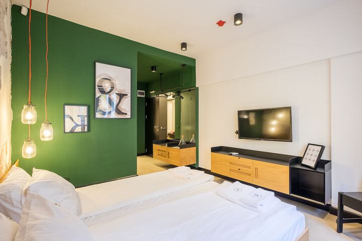 Room 30 of 76