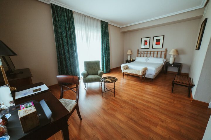 Room 13 of 105