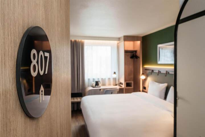 Room 22 of 108