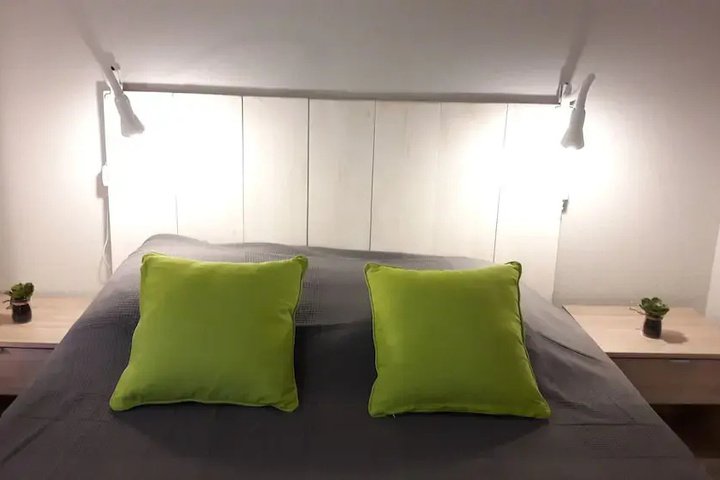Room 2 of 9