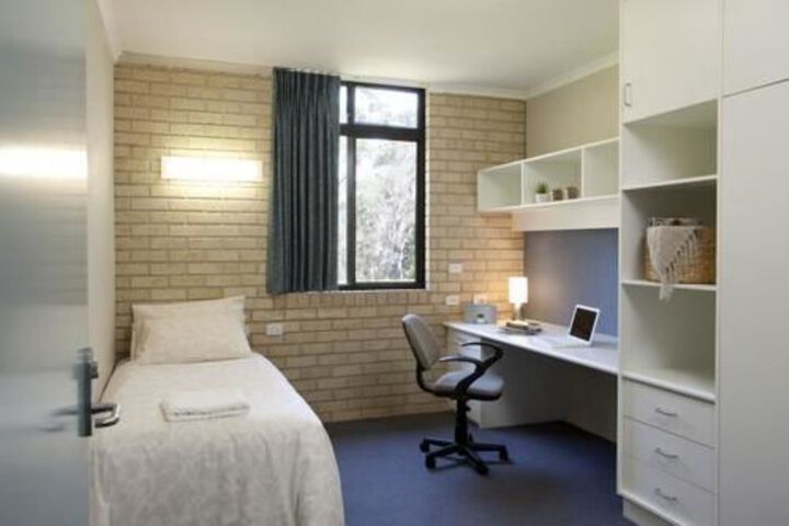 Room 4 of 14