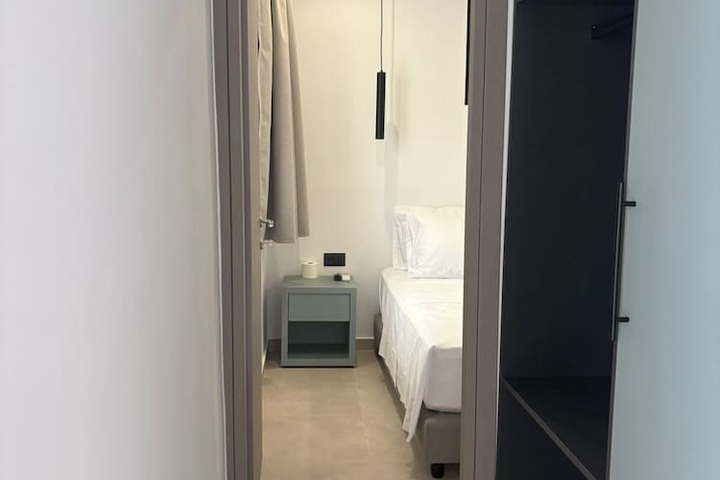 Room 3 of 25