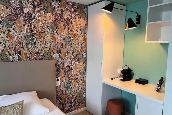 Room 45 of 102