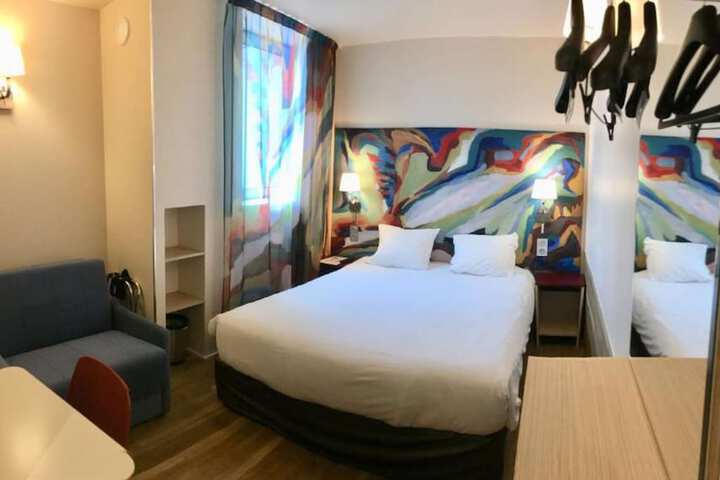 Room 28 of 64