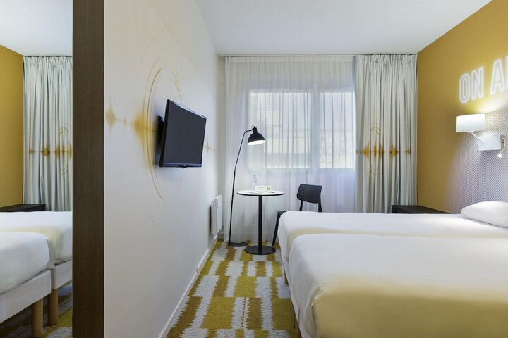 Room 15 of 36