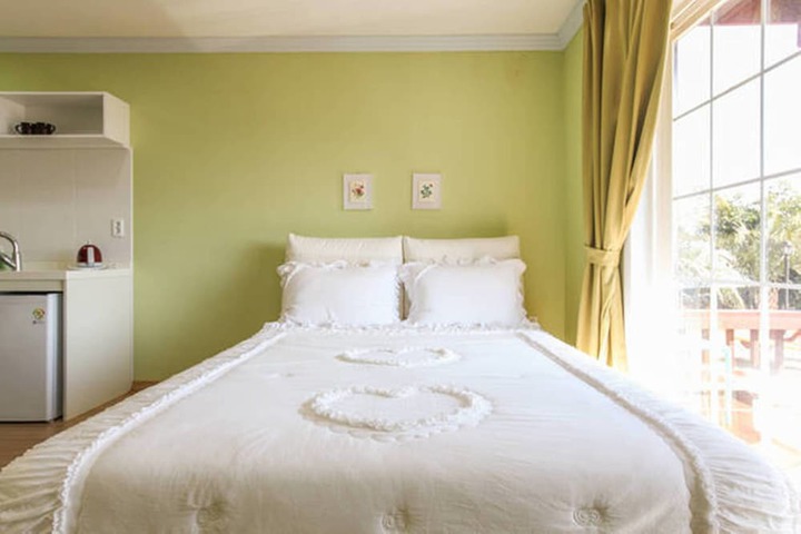 Room 5 of 73