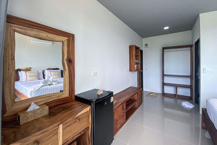 Room 27 of 83