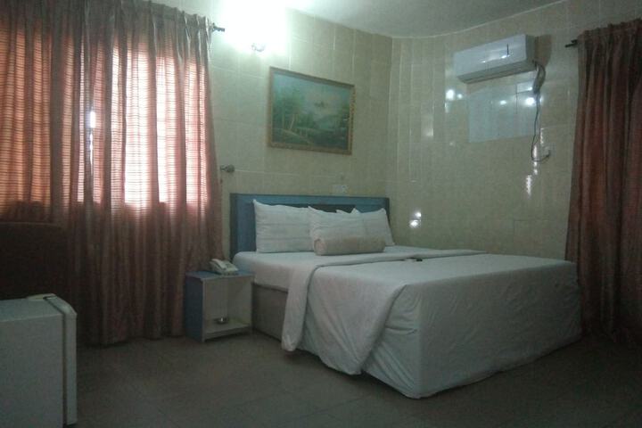 Room 12 of 21