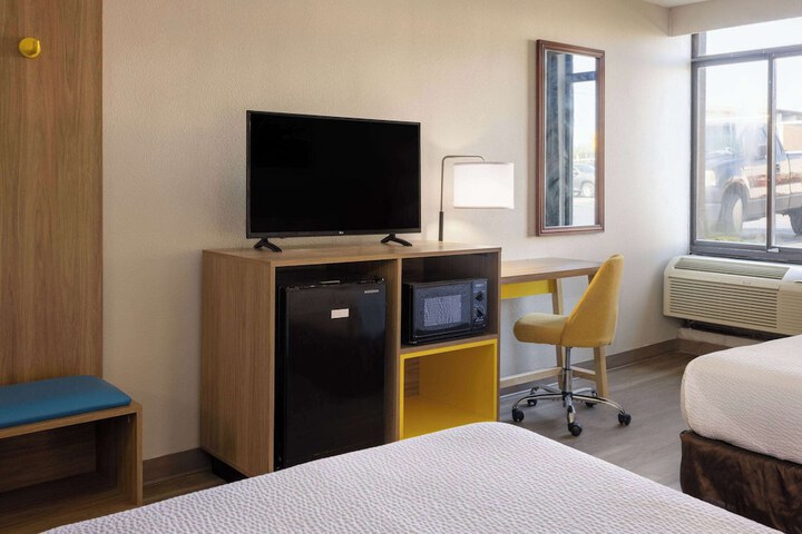 2 Double Beds Mobility Accessible (3 of 11)