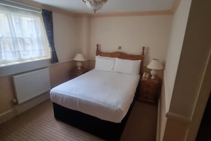 Room 15 of 33