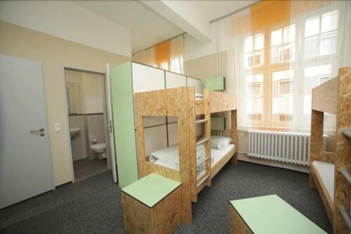 Room 7 of 37