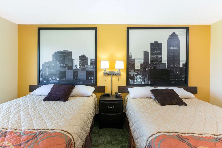 1 Queen Bed (5 of 12)