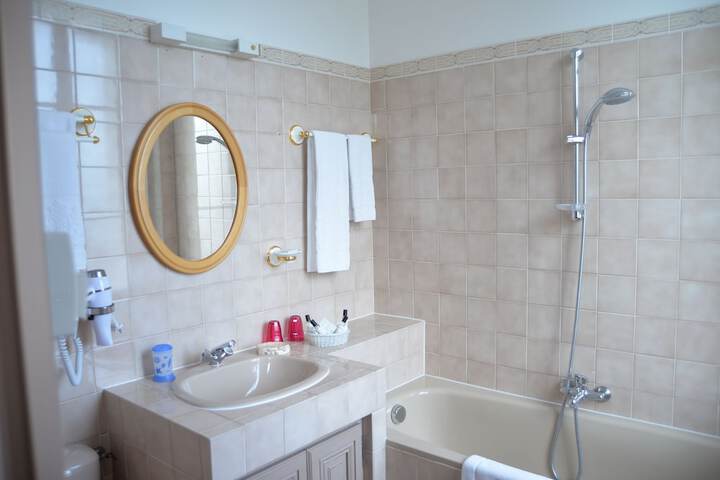 Room 46 of 112