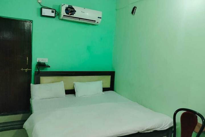 Room 28 of 50