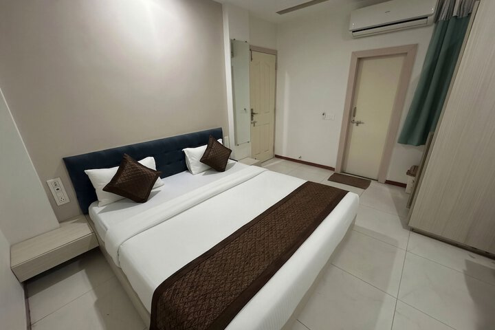 Room 5 of 37