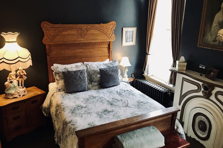 Room 5 of 95