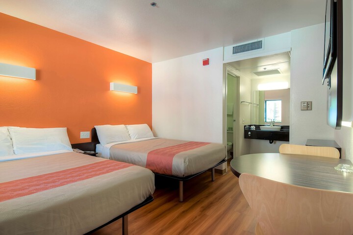 2 Double Beds (4 of 5)