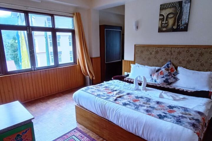 Room 22 of 48