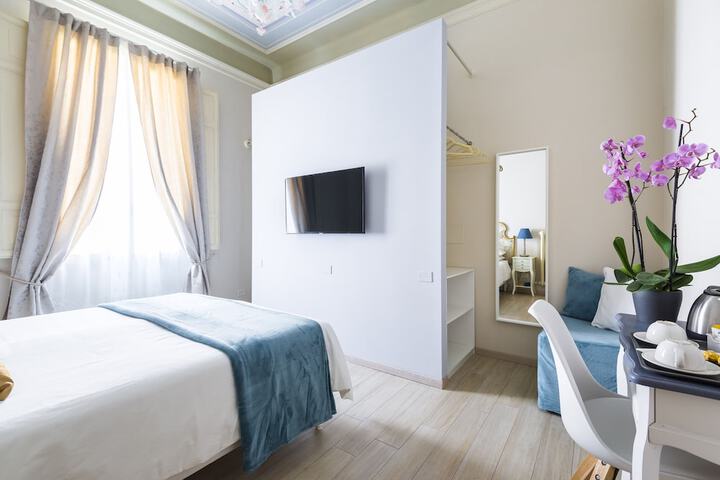 Room 12 of 48