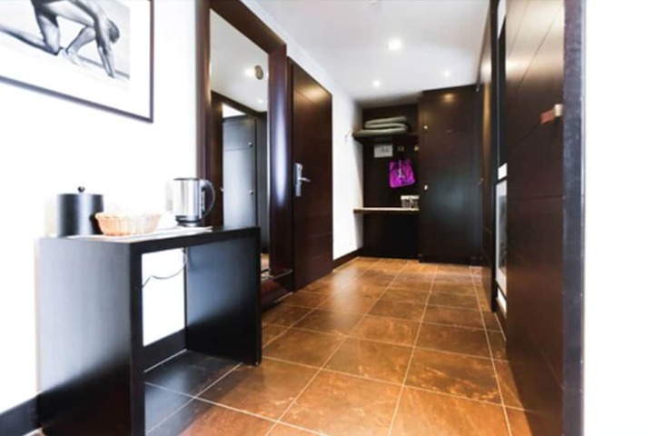 Room 9 of 30