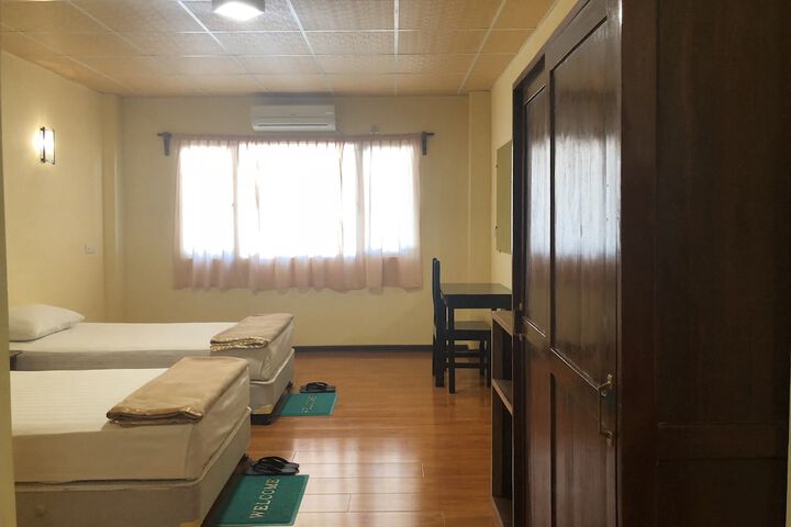 Room 6 of 20