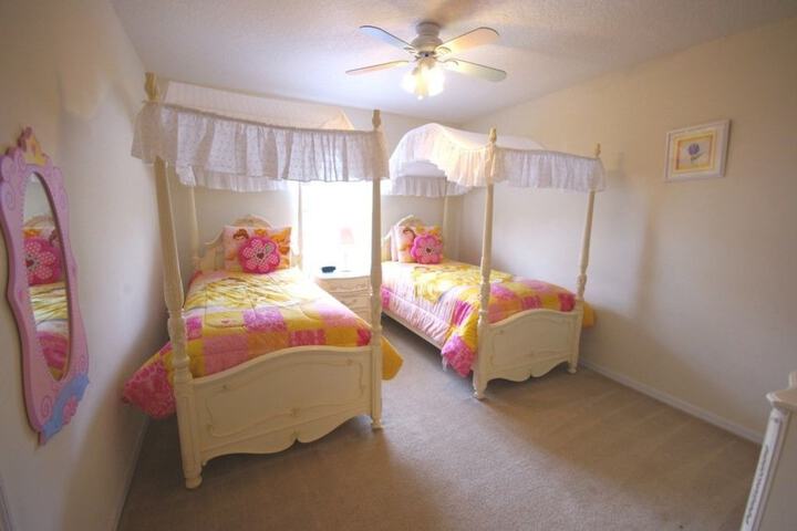 Room 7 of 44